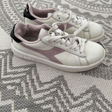 Baskets Diadora blanches et roses