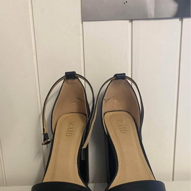 Schwarze High Heels mit Plateau von RAID 
