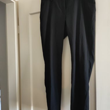 Schwarze Hose