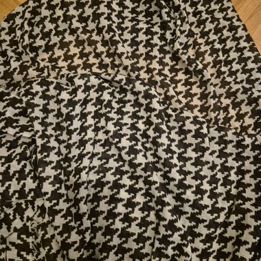 Grand foulard pied-de-poule noir et blanc