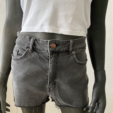 Kurze Jeanshose