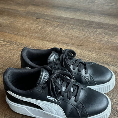 Schwarze Puma Sneaker