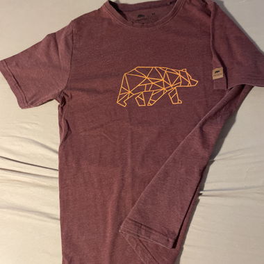 T-shirt bordeaux con motivo orso geometrico