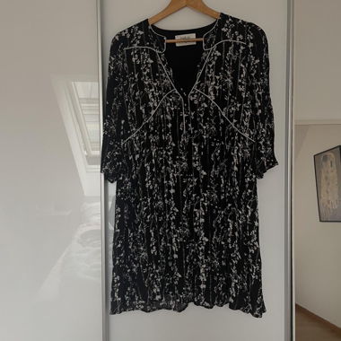 Robe courte ba&sh noire à motif fleuri