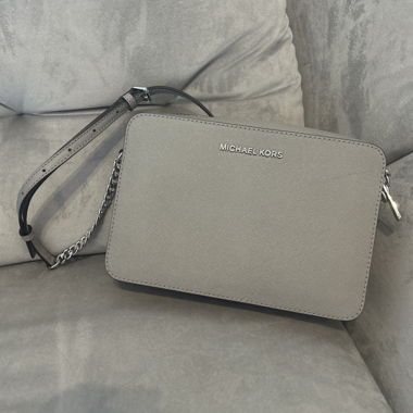 Michael Kors Umhängetasche grau