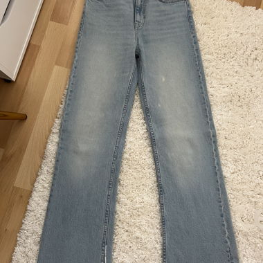 Jeans straight-leg bleu clair avec fente