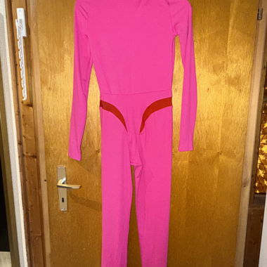 Tuta intera aderente rosa acceso con maniche lunghe taglia S/M
