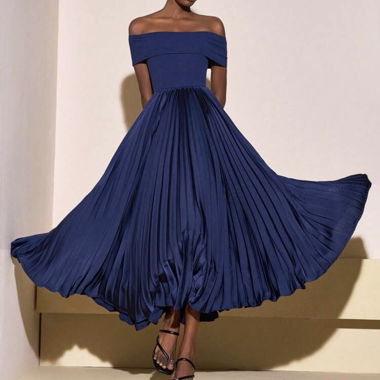 Robe longue plissée à épaules dénudées