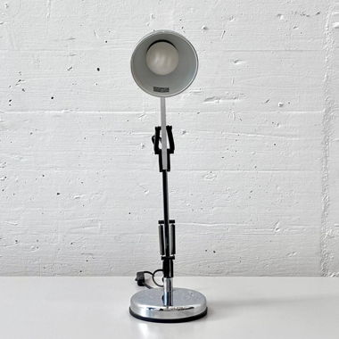 Lampada da tavolo regolabile in alluminio