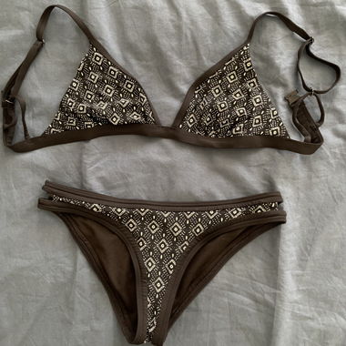 Bikini deux-pièces noir à motifs