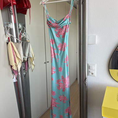 Robe longue à motif floral