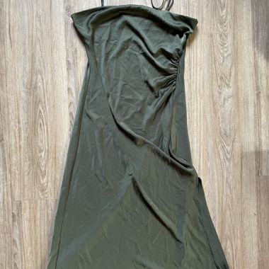 Zara olivgrünes Kleid