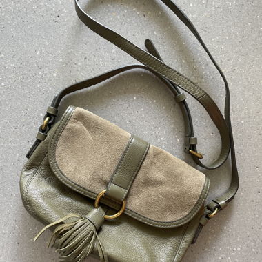 Olive shoulder bag with fringes