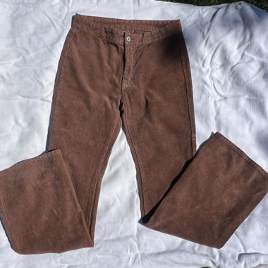Pantaloni in velluto a coste marroni a zampa Brandy Melville