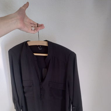 Chemise noire col V