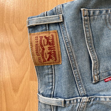 Levis High Waisted Mom Jeans, denim