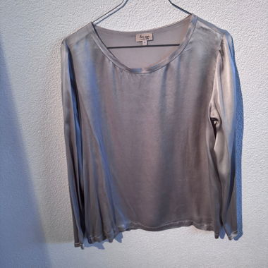 Her shirt - Silver long-sleeve top