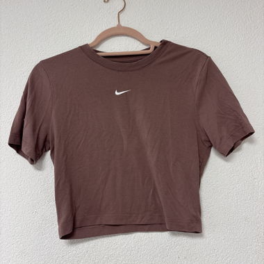 T-shirt court marron Nike