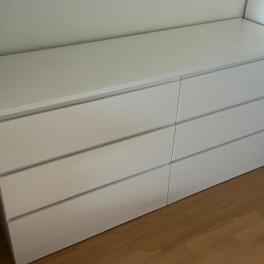 Weisse Kommode mit 6 Schubladen