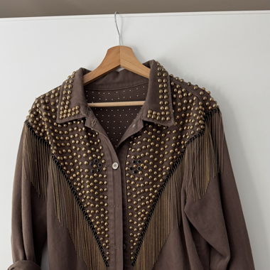Jeansjacke mit Nieten
