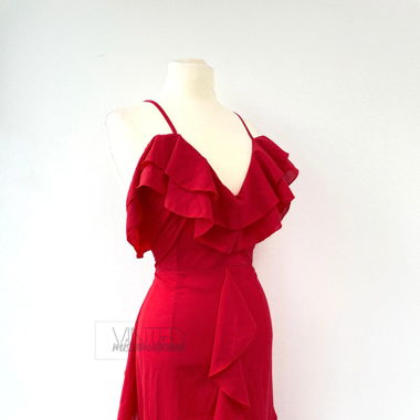 Rotes Rüschenkleid bodenlang Beinschlitz