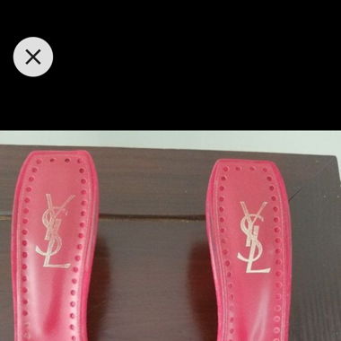 sandales yves saint Laurent en très bonne état 