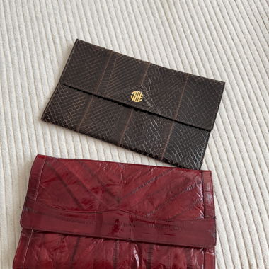 Lot mit 2 Vintage-Pouches im Retro‑Chic