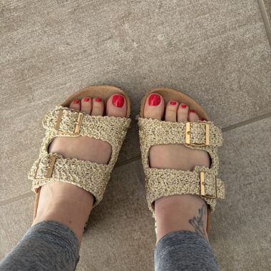 Sandali intrecciati beige