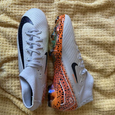Nike Mercurial Football Cleats Size 40