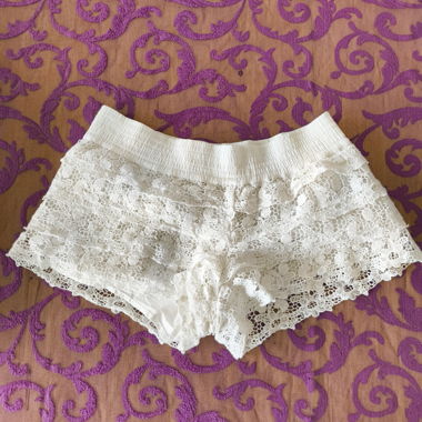 lace detail Abercrombie short 