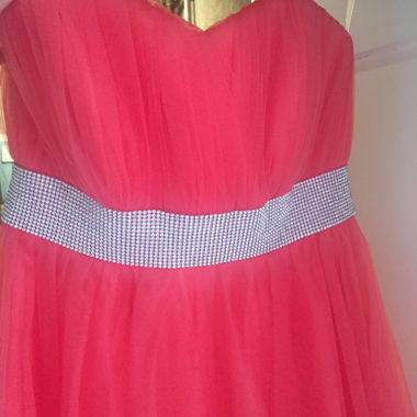 Elegantes Pink Chiffonkleid mit Strassen