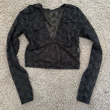 Top maniche lunghe in pizzo nero