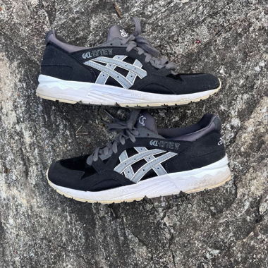 Asics Sneakers