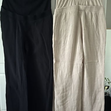 Deux pantalons de grossesse
