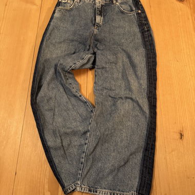 Superdry Jeans mit Streifen an der Seite