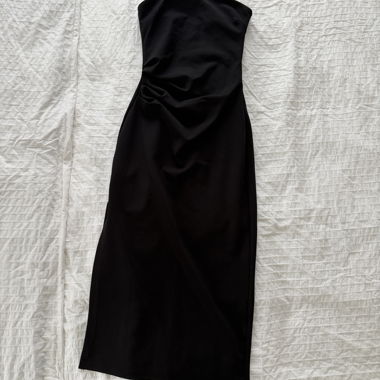 Robe midi noire sans bretelles