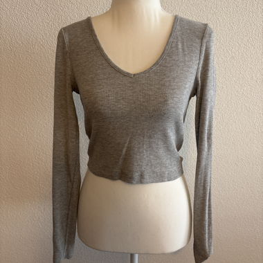 Top corto a maniche lunghe grigio