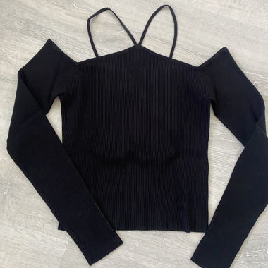 Top Bershka nero off-shoulder