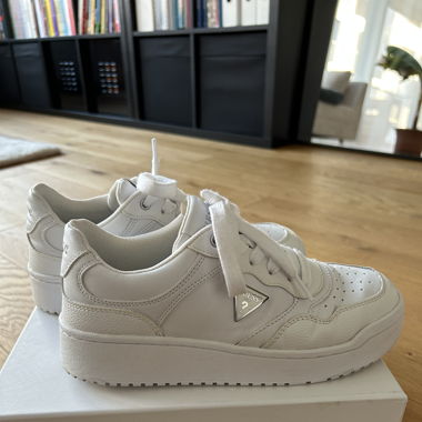 Weisse Guess Sneaker Gr. 38