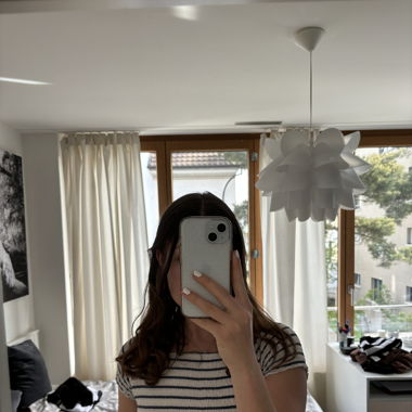 Blau, weiss gestreiftes Top