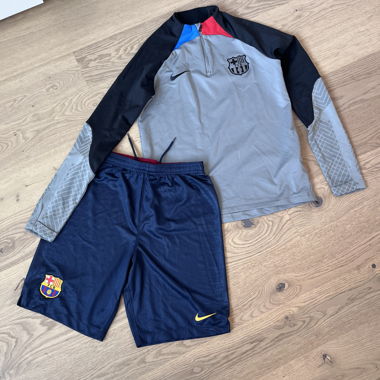 Bundle mit Trainingsoutfit FCB
