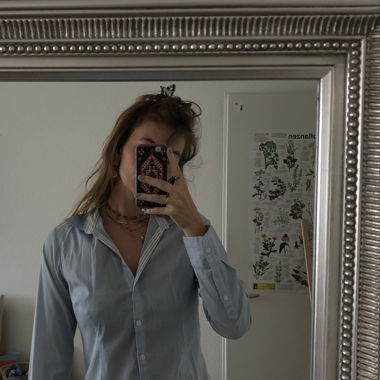 Blaue Office-Bluse