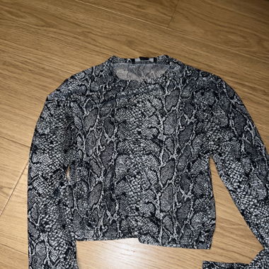 GREY BLACK PRINT 