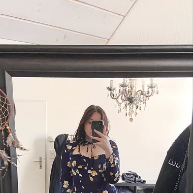 Langarmkleid - navy mit Blumen 