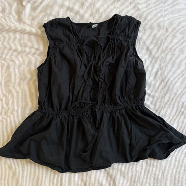 Top nero peplum senza maniche