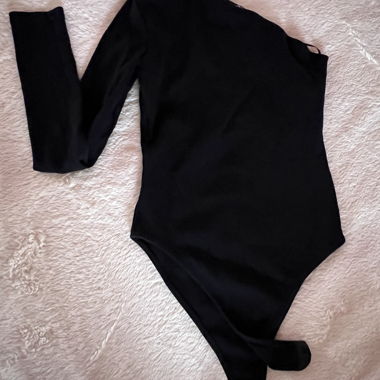 asymmetrical-sleeve body ZARA size S
