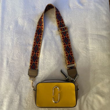 Sac bandoulière jaune avec bandoulière à motif