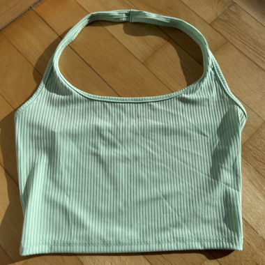 Backless mint-coloured crop top