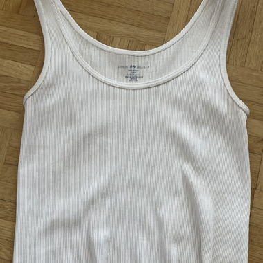 Top a canotta a coste Brandy Melville