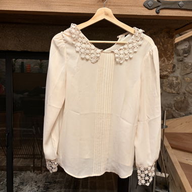 Blouse en dentelle ecrue